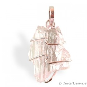 Pierre Kunzite, brut, cerclage en argent. Elle permet de contacter les subtilités de l'amour.