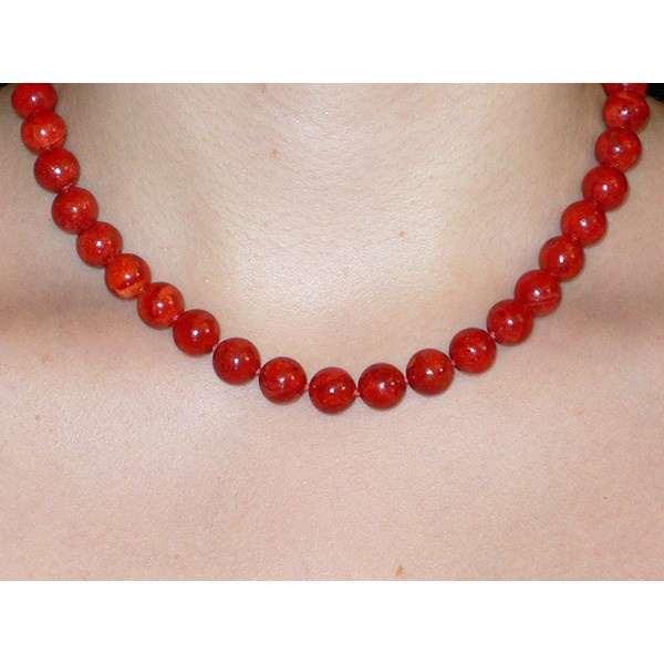 Corail rouge, collier perles
