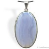 Calcédoine bleue veinée en pendentif