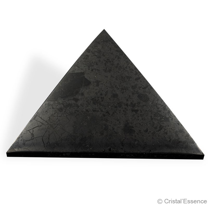 Shungite pyramide taillée polie