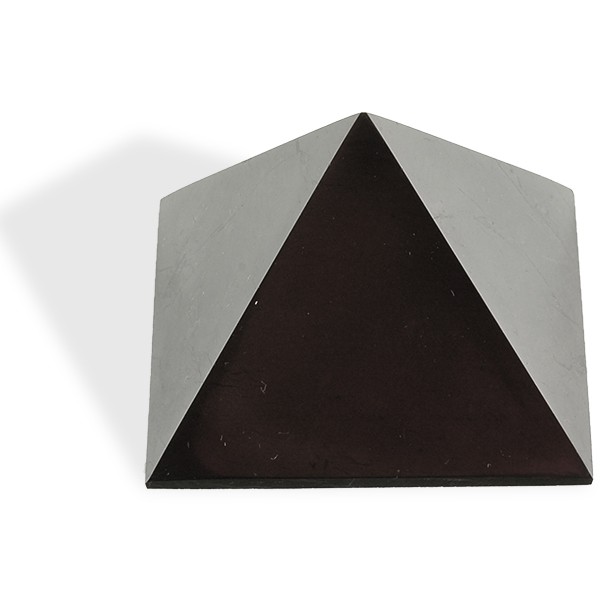 Shungite pyramide polie vue dessus contre les ondes électromagnétiques