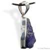 Pierre Tanzanite brut en pendentif, pour calmer l'activité du mental