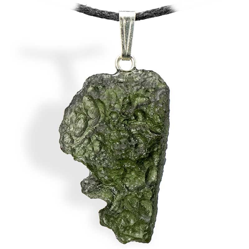 Moldavite spécimen entier en pendentif, pierre de cœur