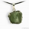 Moldavite authentique en pendentif argent, elle correspond au 4e chakra, le chakra du cœur