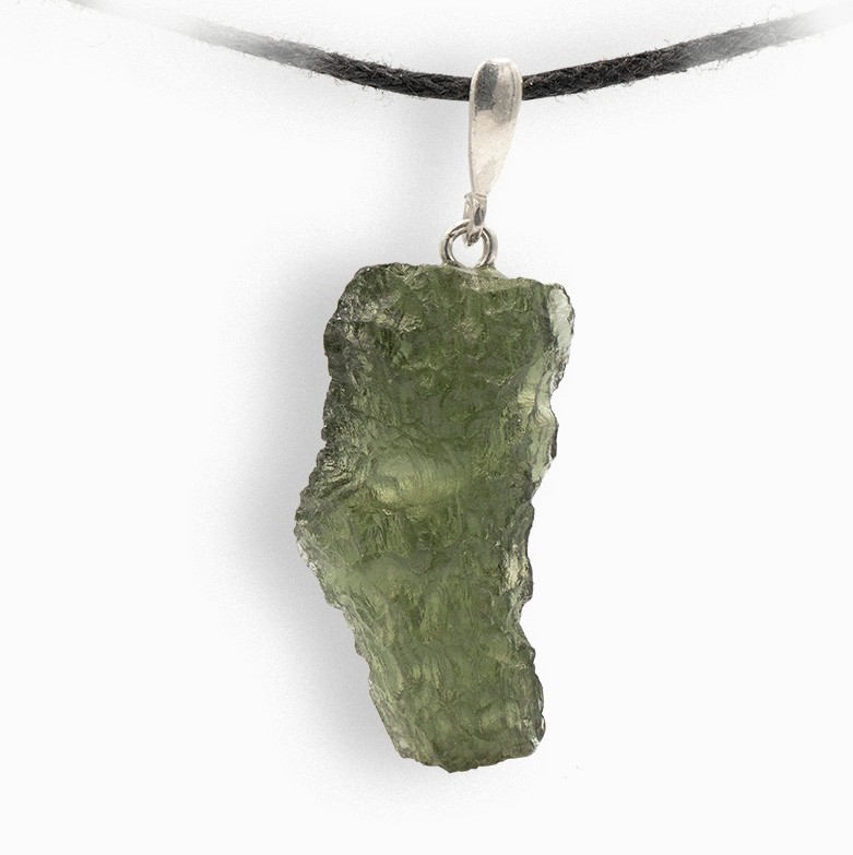 Moldavite authentique en pendentif, pierre d'ouverture du coeur