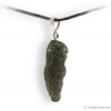 Moldavite en pendentif, pierre d'ouverture du cœur