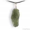 Moldavite authentique, naturelle, specimen entier en pendentif