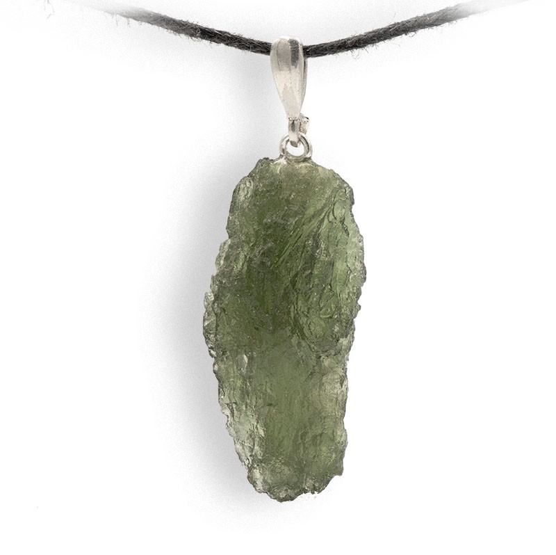 Moldavite authentique, naturelle, specimen entier en pendentif