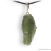 Moldavite authentique,  specimen entier en pendentif