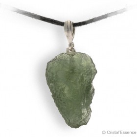 Moldavite en pendentif, pierre d'ouverture du coeur
