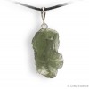 La Moldavite, très adaptée à être portée en pendentif