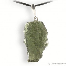 Moldavite authentique en pendentif argent, elle correspond au 4e chakra, le chakra du cœur