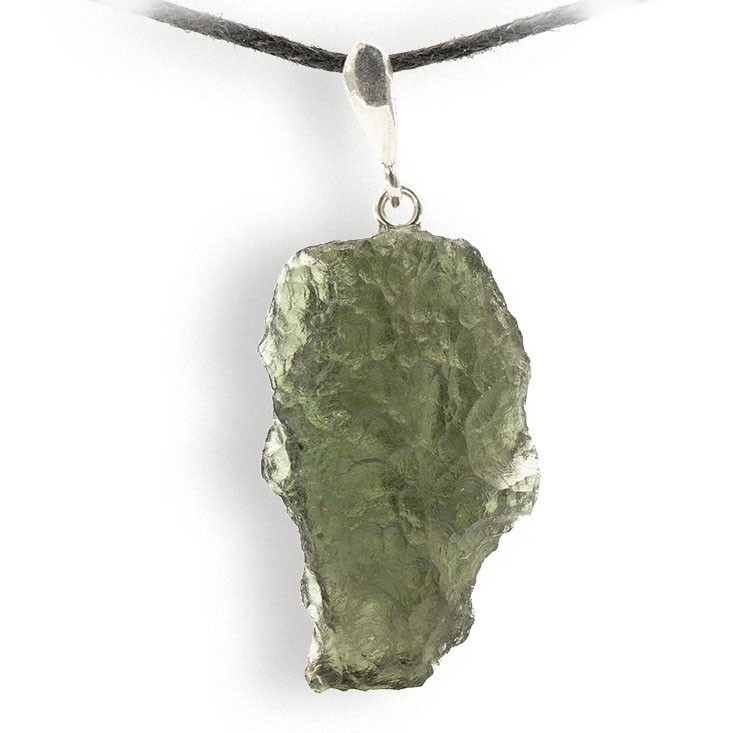 Moldavite authentique en pendentif argent, elle correspond au 4e chakra, le chakra du cœur