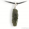 Moldavite authentique en pendentif argent, elle correspond au 4e chakra