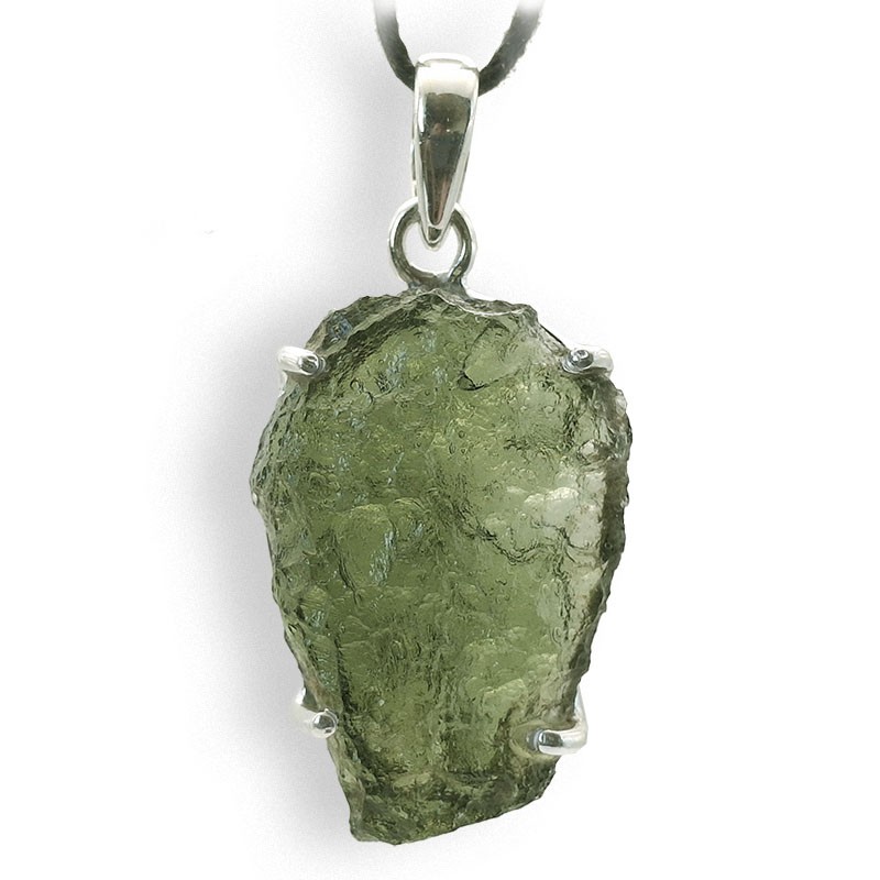 La Moldavite correspond au 4e chakra, le chakra du cœur. Pendentif en argent.