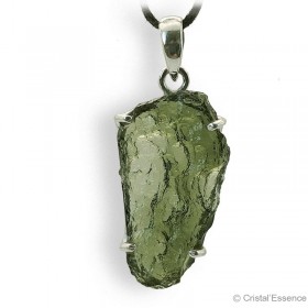 Moldavite en pendentif, pierre d'ouverture du coeur