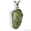 Moldavite en pendentif, pierre d'ouverture du coeur