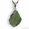 La Moldavite est très adaptée à être portée en pendentif. Moldavite authentique naturelle.