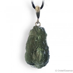 La Moldavite est par excellence la pierre d’ouverture du cœur, et de façon plus large, d’ouverture à la vie.