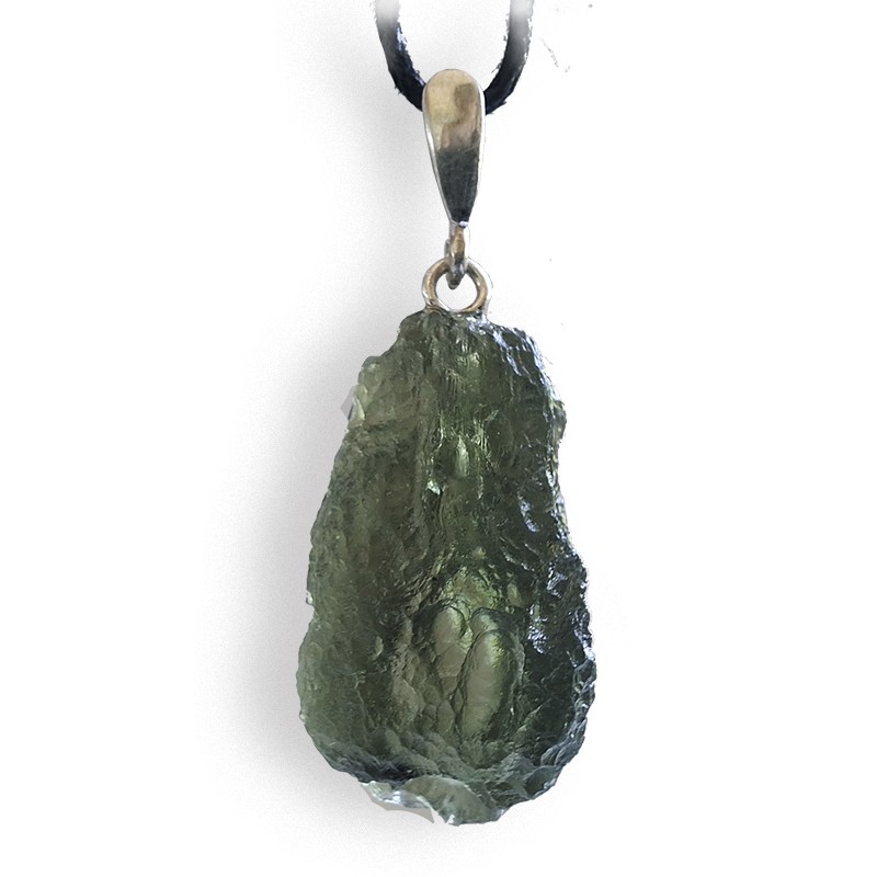 La Moldavite est par excellence la pierre d’ouverture du cœur, et de façon plus large, d’ouverture à la vie.