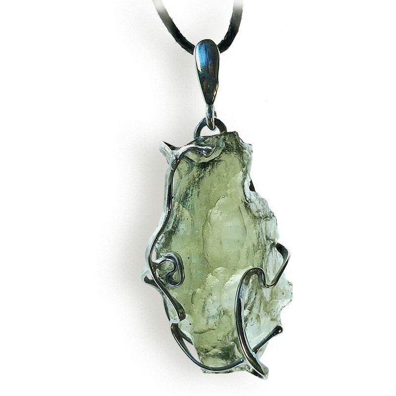 Moldavite de Nesmen Forest, de qualité exceptionnelle, pierre de coeur