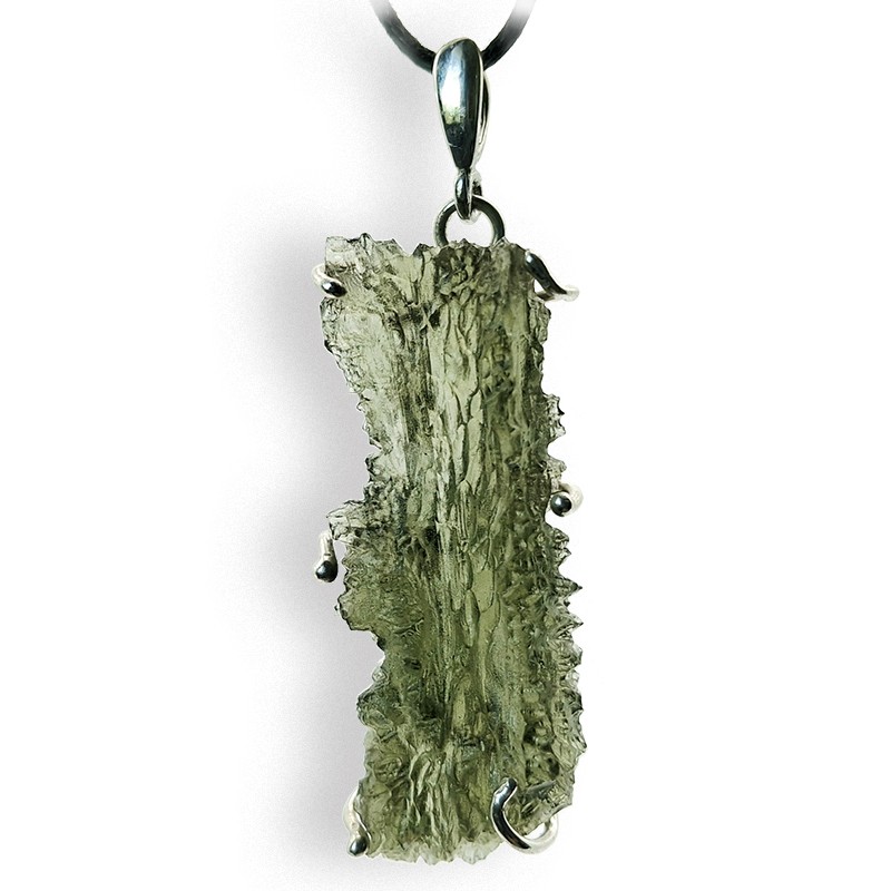 Moldavite de Nesmen Forest en pendentif argent, elle correspond au 4e chakra, le chakra du cœur