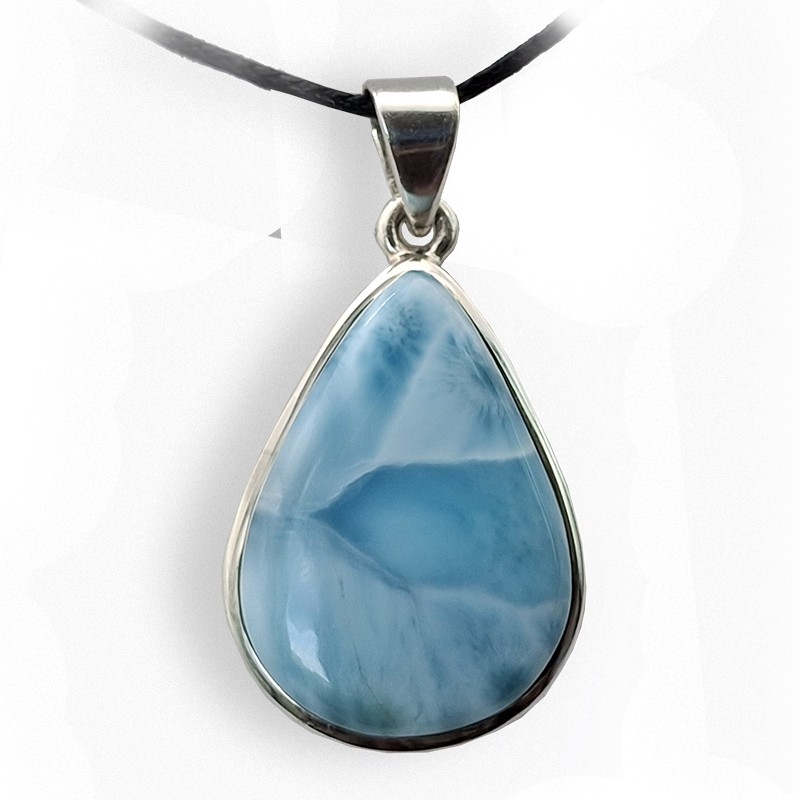 Pierre Larimar en pendentif, cerclé argent en forme de cabochon pour la gestion du stress