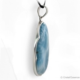 Pierre Larimar en pendentif, cerclé argent en forme de cabochon