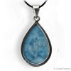 Pierre Larimar en pendentif, cerclé argent en forme de cabochon