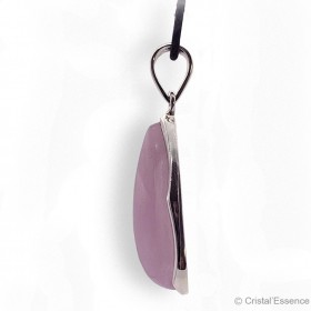 Pendentif pierre Kunzite, à mettre au niveau du chakra du cœur.