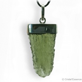 La Moldavite est par excellence la pierre d’ouverture du cœur, et de façon plus large, d’ouverture à la vie.