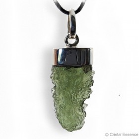 Moldavite en pendentif, pierre d'ouverture du coeur