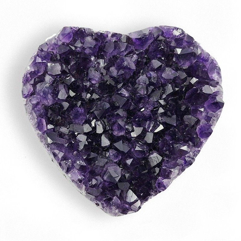 La forme en cœur est bien adaptée à l’énergie de l’Améthyste d’Uruguay