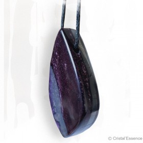 La Sugilite a une énergie plus dense et permet de mieux intégrer ses qualités.