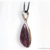 Sugilite petit cabochon forme arrondie, pendentif cerclé argent