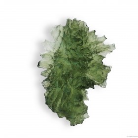 Les Moldavites de Besednice, comme celle-ci, sont très rares : les regarder dans leur transparence. Pierre de