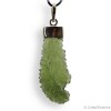 Moldavite en pendentif, pierre d'ouverture du coeur