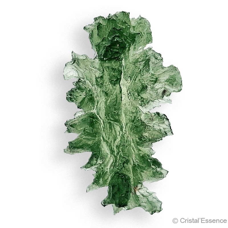 Magnifiquement découpée, la Moldavite de Besednice est très rare. La regarder en transparence. Pierre de coeur.