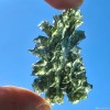 Pierre d'ouverture du cœur, magnifiquement découpée, la Moldavite de Besednice est très rare.