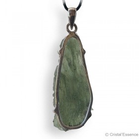 La Moldavite est par excellence la pierre d’ouverture du cœur, et de façon plus large, d’ouverture à la vie.