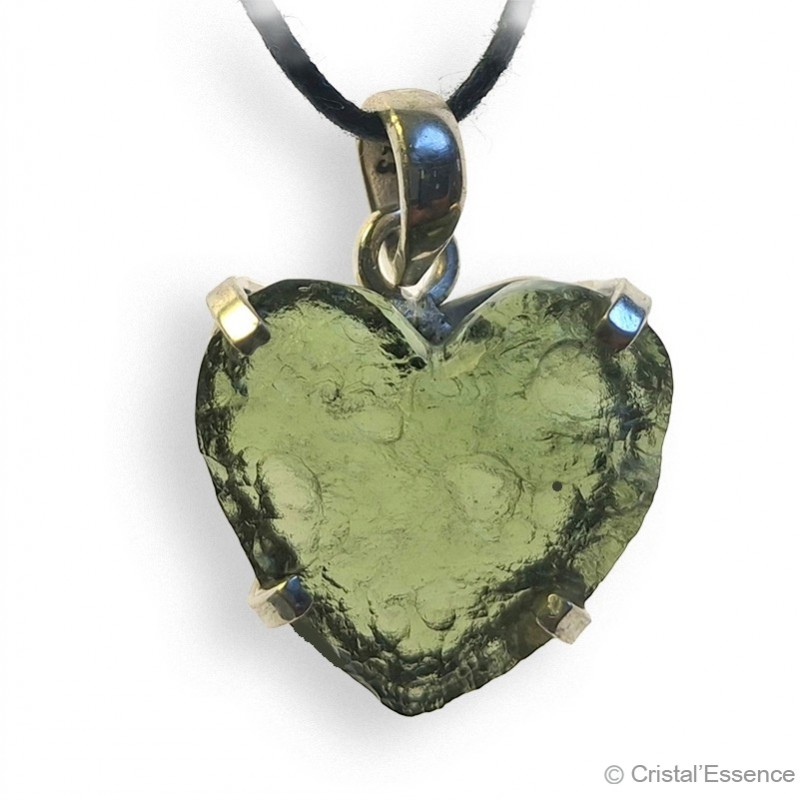 Moldavite, pierre de coeur, en pendentif coeur