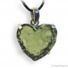 Moldavite, pierre de coeur, en pendentif coeur